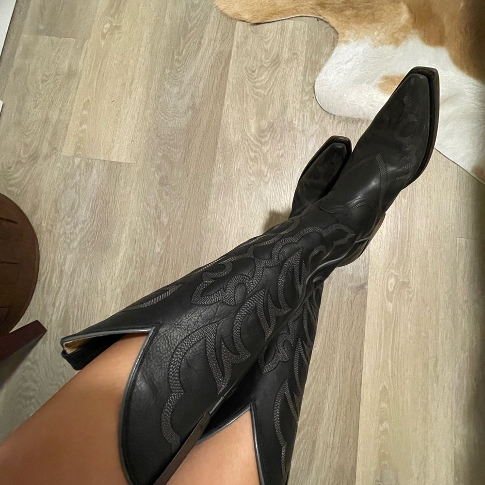 Shyanne Black Embroidered Pointed-Toe Knee-High Heeled Boots